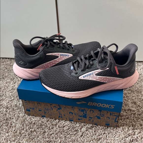 Brooks Shoes - Women’s Brooks Athena 6